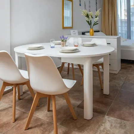 Stylish Flat In The Centre Of Sunny By Flаt Manаger 公寓 阳光海滩